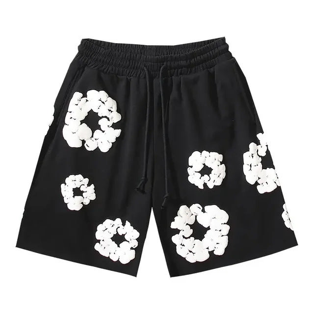 The trendy short-sleeved T-shirts and shorts of the year