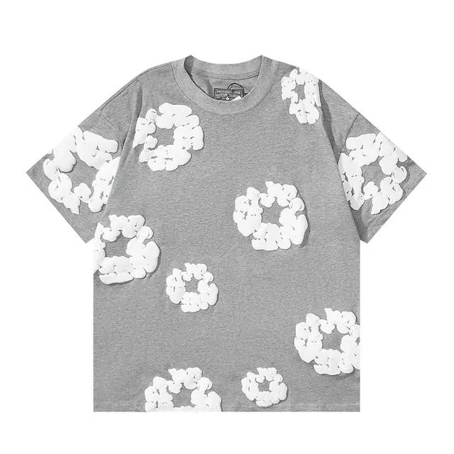 The trendy short-sleeved T-shirts and shorts of the year