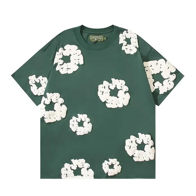 The trendy short-sleeved T-shirts and shorts of the year