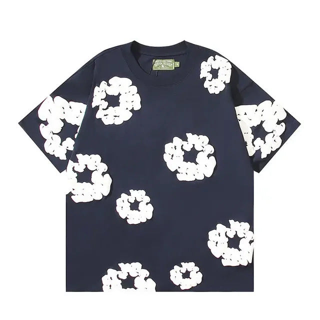 The trendy short-sleeved T-shirts and shorts of the year