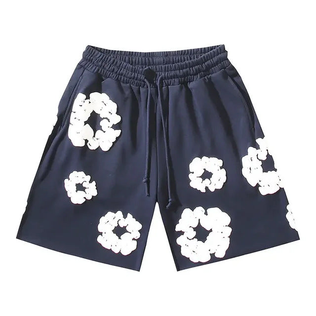 The trendy short-sleeved T-shirts and shorts of the year