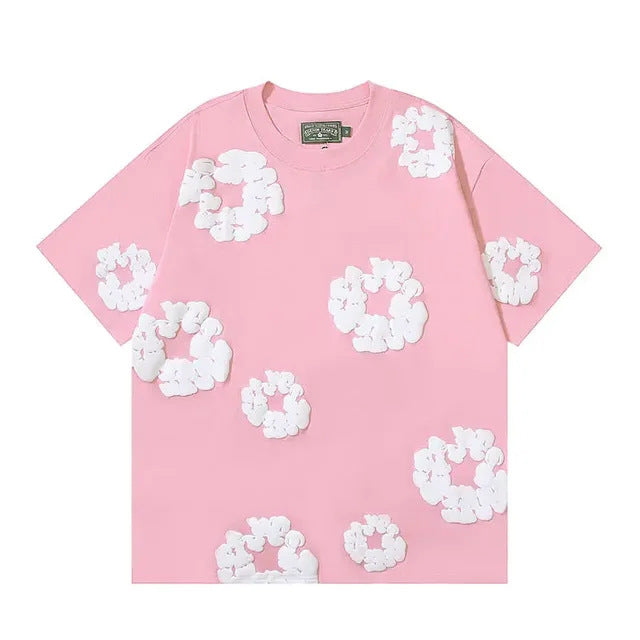 The trendy short-sleeved T-shirts and shorts of the year