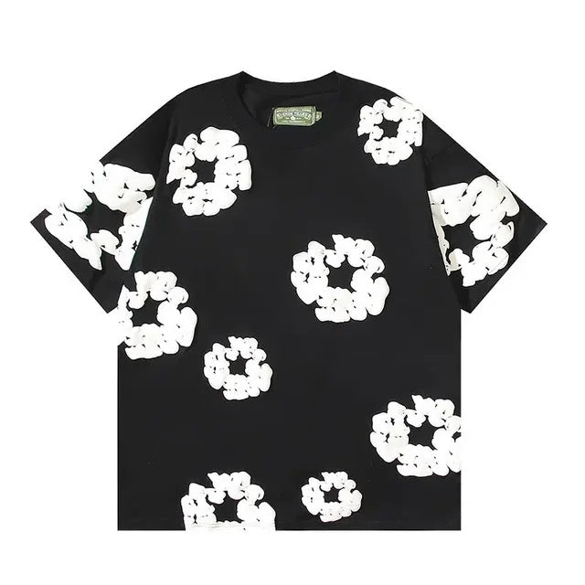 The trendy short-sleeved T-shirts and shorts of the year