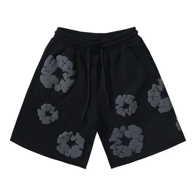 The trendy short-sleeved T-shirts and shorts of the year