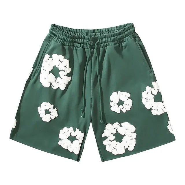 The trendy short-sleeved T-shirts and shorts of the year