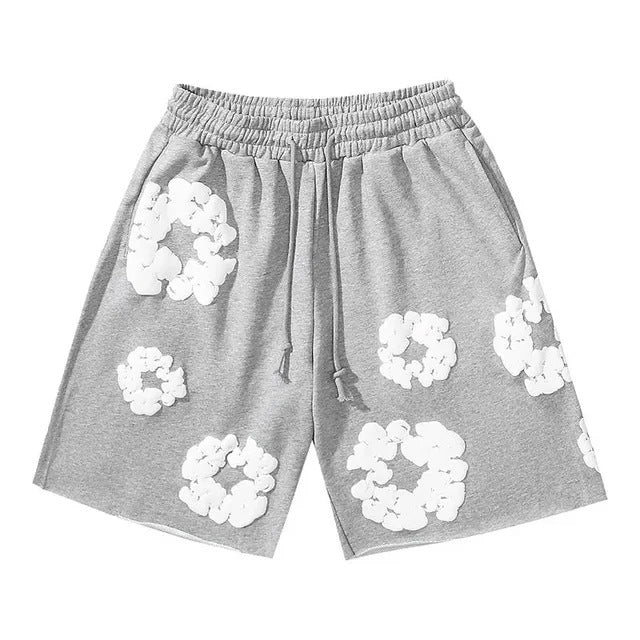 The trendy short-sleeved T-shirts and shorts of the year