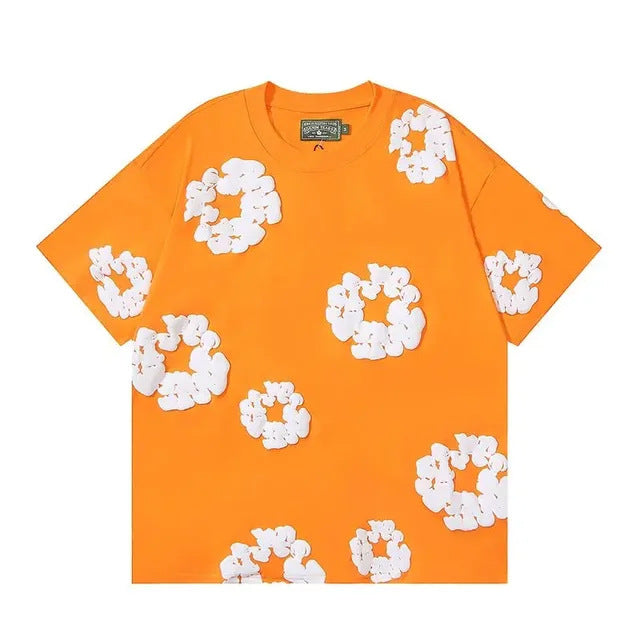 The trendy short-sleeved T-shirts and shorts of the year